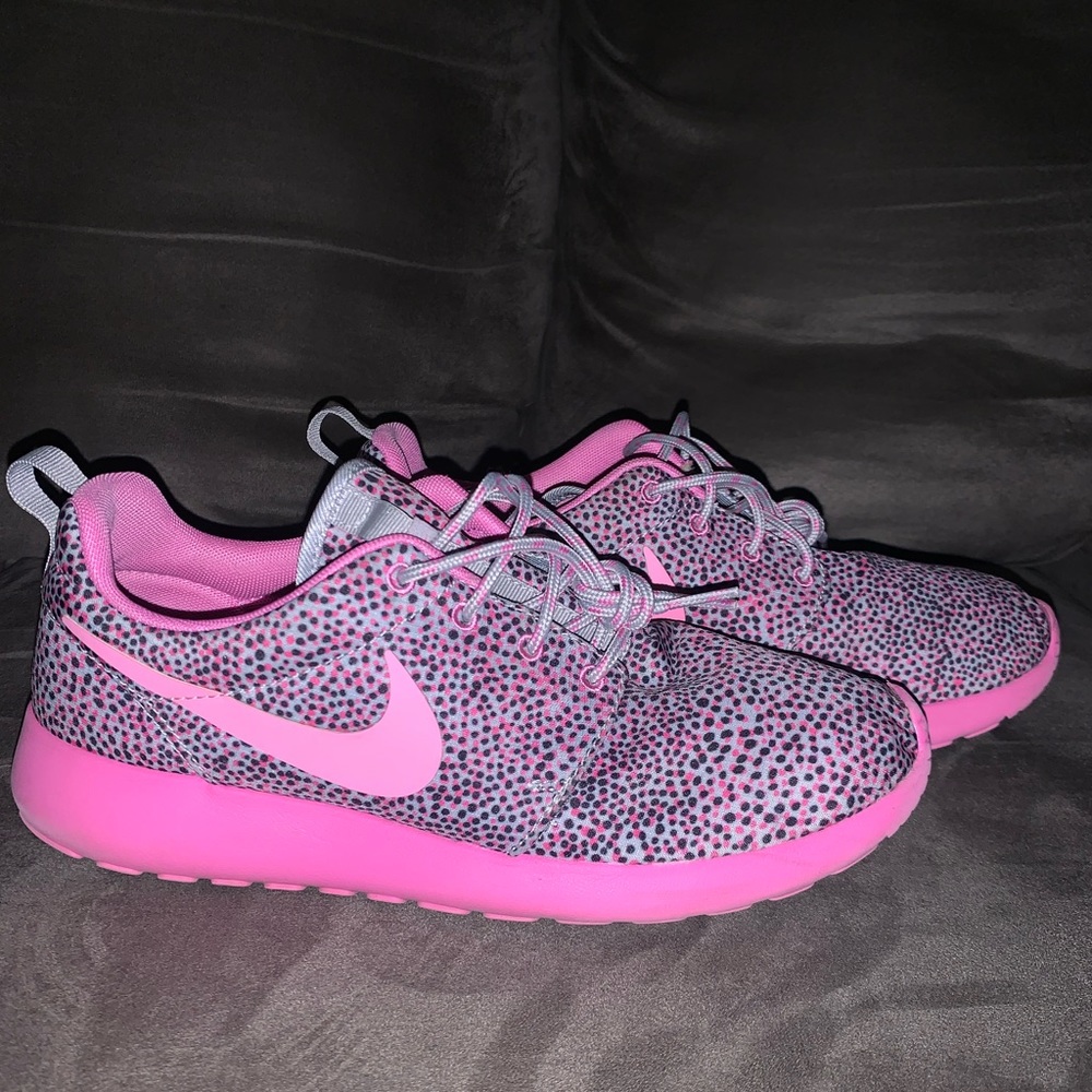 Nike roshe!!